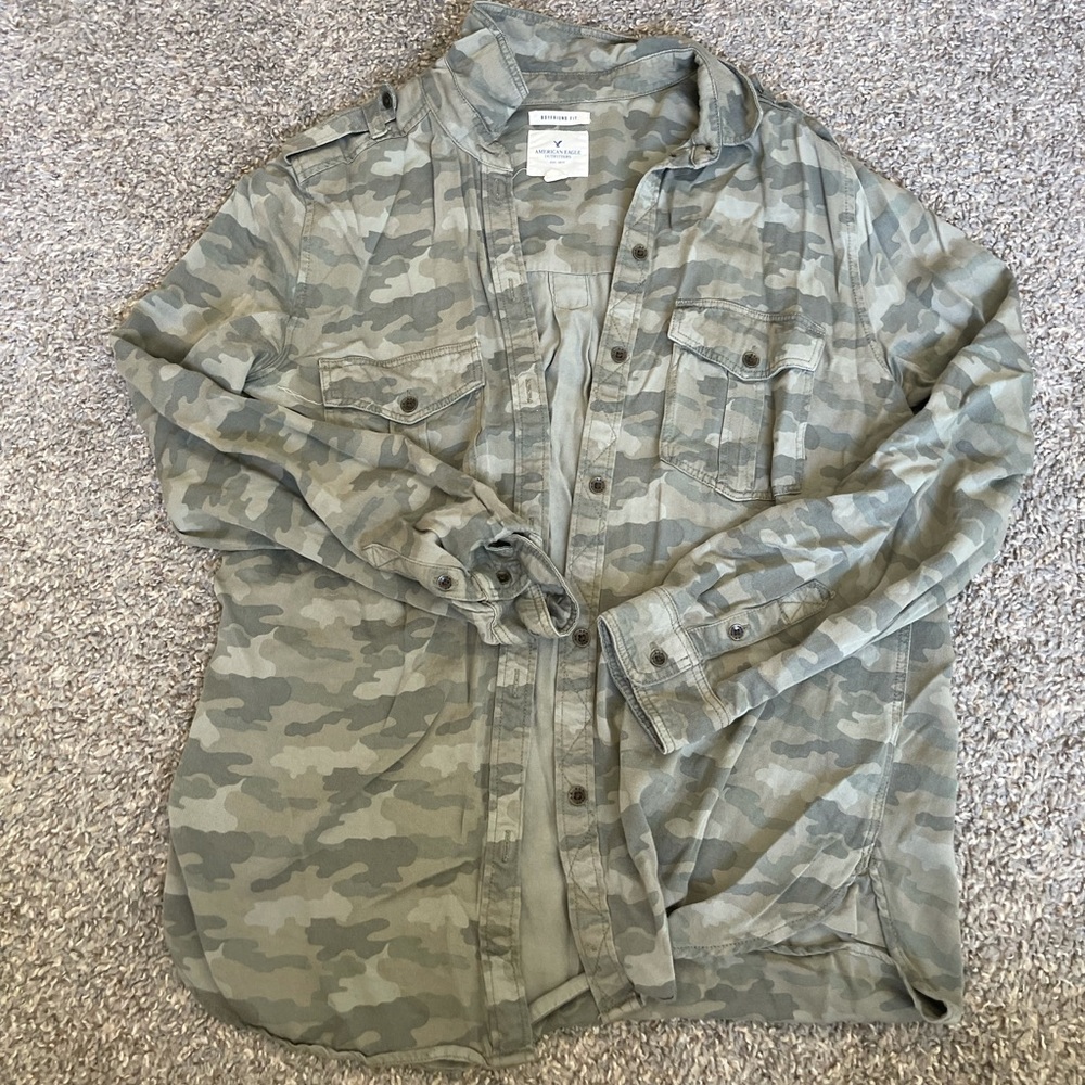 American Eagle outfitters camo button up boyfriend fit